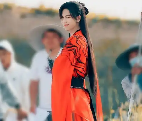  吉星高照热拍,谢怜花城扮相一言难尽,怎知配角风师好养眼