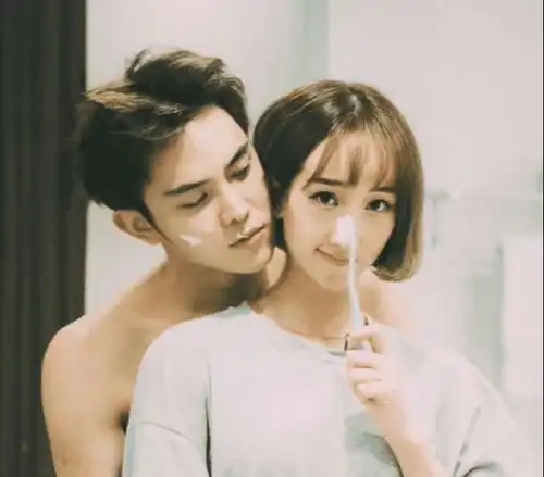  情侣高速难自禁,现场直播被路人偷拍传上网全世界都知道了