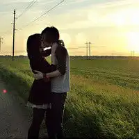  牵手拥抱唯美意境欧美情侣头像图片你是我心脏的一部分