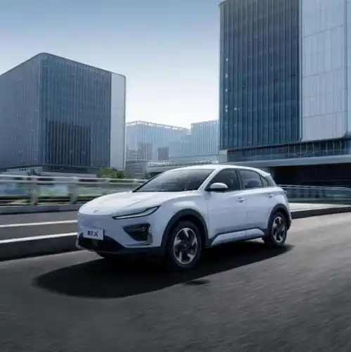  造车新势力把大五座suv打到了9万内,靠的是科技平权