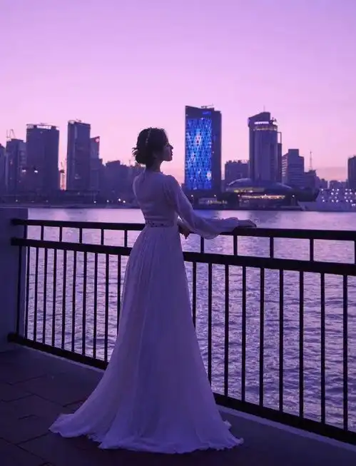  谁说刘诗诗只有天鹅颈看她侧身照才发现一字背,仪态没谁了