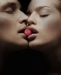  意大利出台新法规不准驾车时亲吻