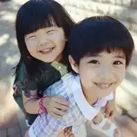  有没有萌萌的小孩情侣头像要一对的