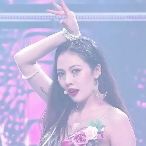  泫雅ins更新舞台美照精选换头像走起