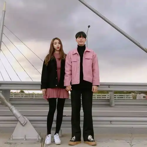  搭配ins上很火的情侣穿搭,有对象的宝宝赶紧学起来