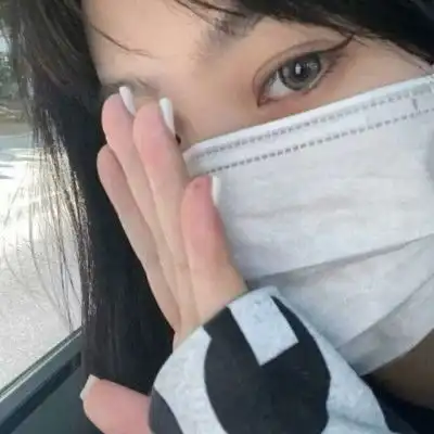  预防疫情的戴口罩文案女头像