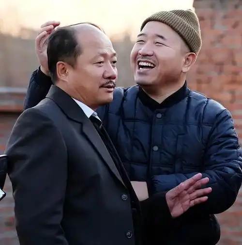  唐鉴军谢广坤因为老牛吃嫩草被本山传媒除名