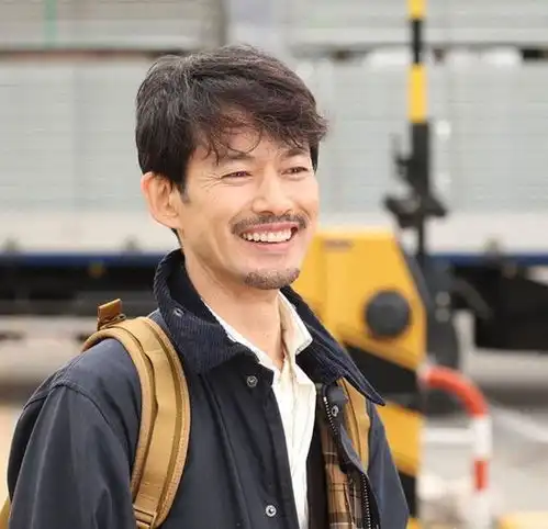  50岁单身男神宣布退圈,胡子拉渣一脸皱纹,竟也帅成中年男人模板