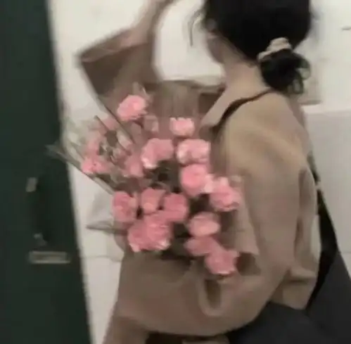  用捧花头像等一个春暖花开