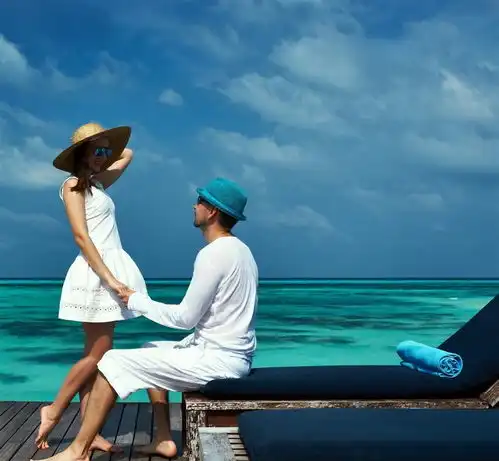  女人5个暧昧行为,对你其实没意思,中招了吗