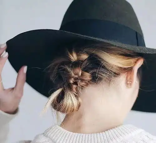  原来短发和帽子这么配