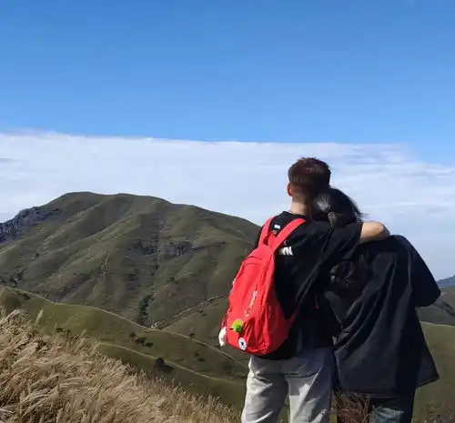  当你握着我的手,拥有一整个宇宙情侣头像画画newmasus可爱情头情侣日常今日头条