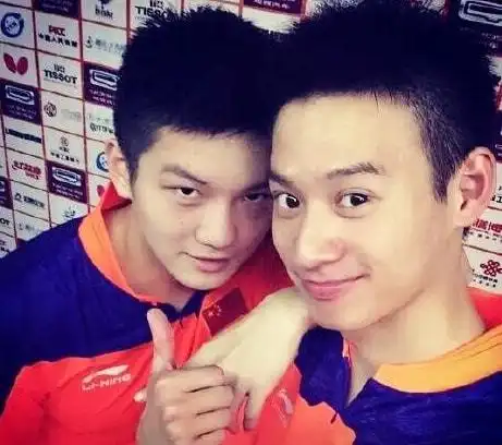  就问像不像网上惊现和乒乓球冠军小胖樊振东一模一样的小帅哥