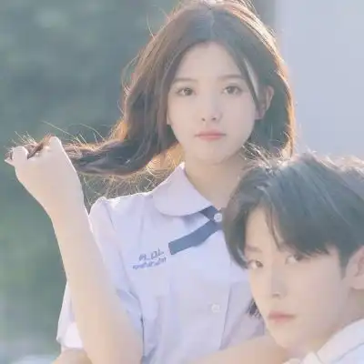  情侣头像真人一人一半超霸气渐渐开始不去追求我得不到的东西了