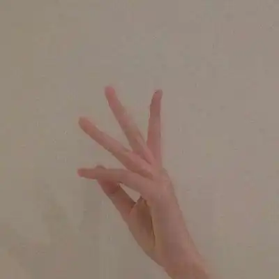  带字的有纹身的手控女生头像