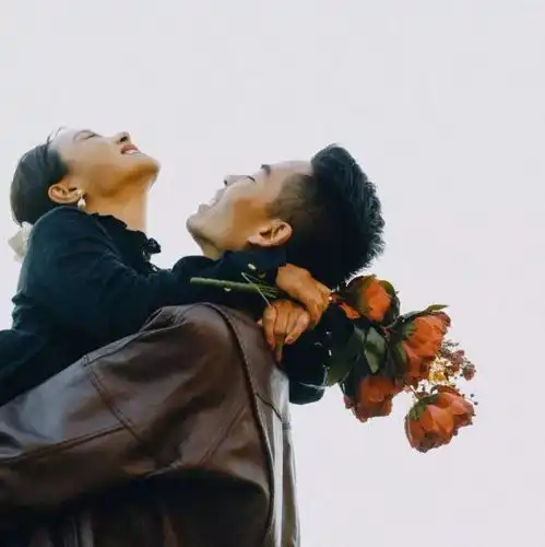  适合热恋时候发的朋友圈文案