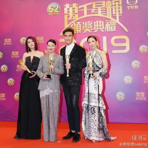 39岁知名女星晒钻戒照官宣婚讯,与马国明传绯闻,是胡杏儿闺蜜
