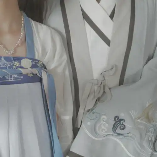  请问各位知友有没有什么好看的古风情侣头像推荐