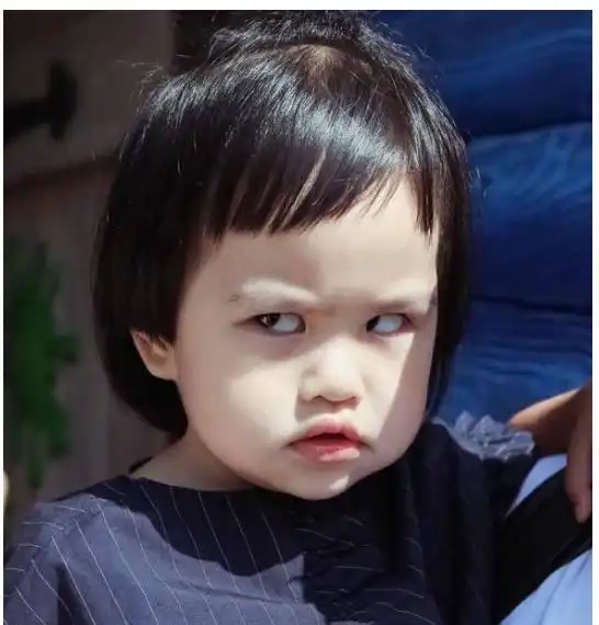  翻白眼的明星和萌娃们小s女儿和戚薇女儿绝对得到了妈咪的真传