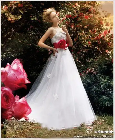 结婚的时候都希望穿上这么美的婚纱
