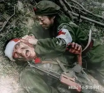 罕见照片看世界广岛上空升起蘑菇云,苏联男兵灌酒美国女兵