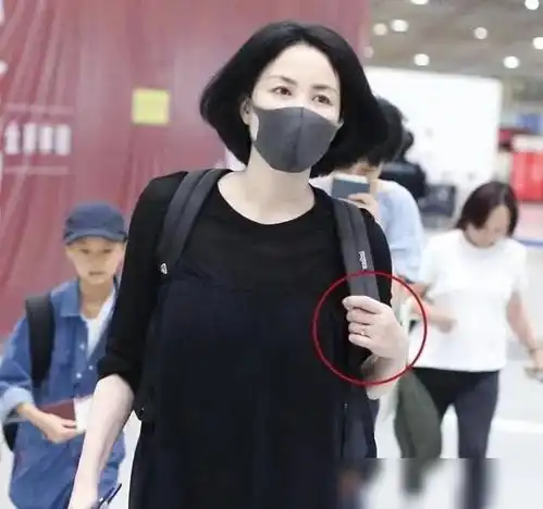  王菲去前夫李亚鹏家被拍,传出分手消息,谢霆锋晒情侣戒指否认