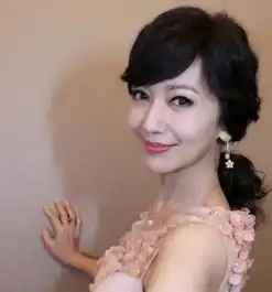 36岁金莎和赵雅芝晒罕见合影神似姐妹花,网友却称滤镜真可怕