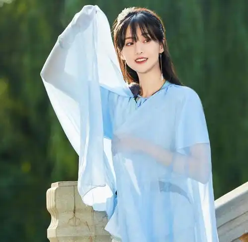 郑爽参加节目,一身蓝色古装裙,仿佛回到了古剑奇谭