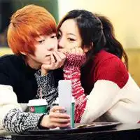  qq头像原来爱情的世界很大情侣