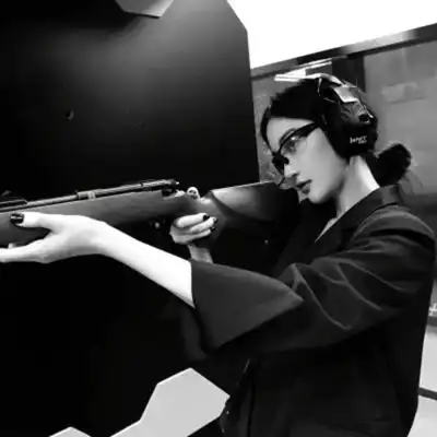  2023最新黑白帅气高冷女生头像