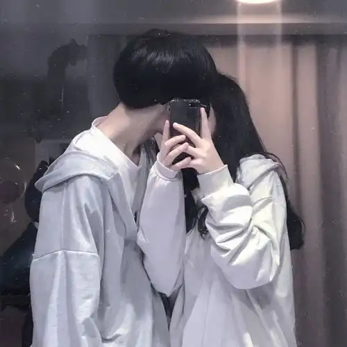  情侣头像爱情不可能长期地隐藏,也不可能长期地假装腾讯新闻