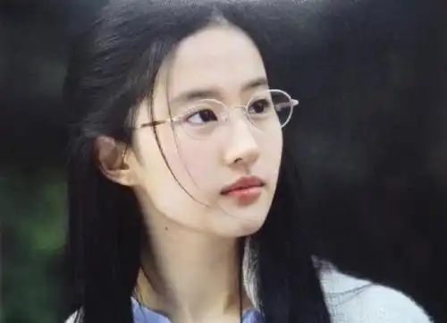 从12月5日发布的花木兰预告中能够看出哪些信息
