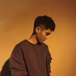  头像想握住此生辽阔,赠你漫天星火