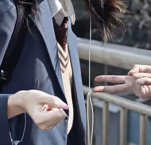  原来他用的是情侣头像呀