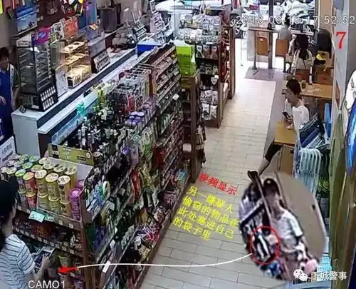 奇葩俩90后美女闺蜜跑到商场里干这么龌龊的事
