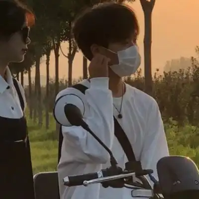  2021真人超酷一人一张情侣头像大全不欢迎那些离开的人再次出现