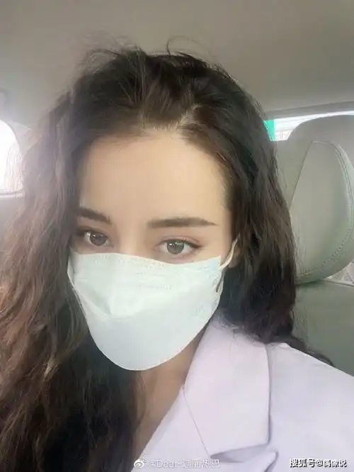  迪丽热巴庆祝杨幂34岁生日,配图却用蔡徐坤恶搞图,评论区炸了