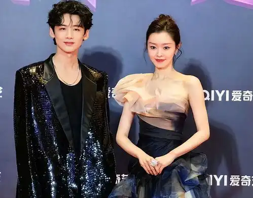  杨幂不理睬,秦岚领奖魏大勋提前离场,谁是真爱太明显了