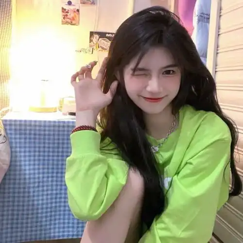  干净的女生头像相处起来轻松的关系是礼物