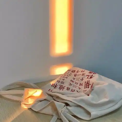  氛围感背景图一定要爱着点什么