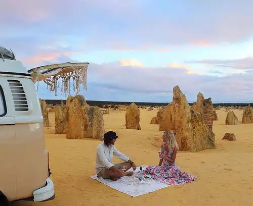  一对情侣房车环游澳洲在ins爆火,世界上真的有人在实现着你的梦想