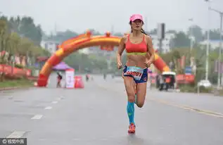  50岁健身女神和儿子在一起就像是情侣