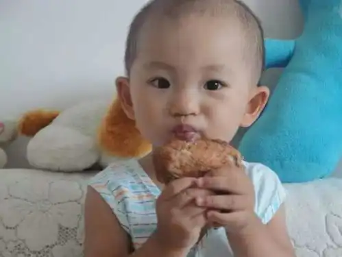  5岁男孩肠胃弱,可能停止发育,医生这些东西可别放肆给娃吃了