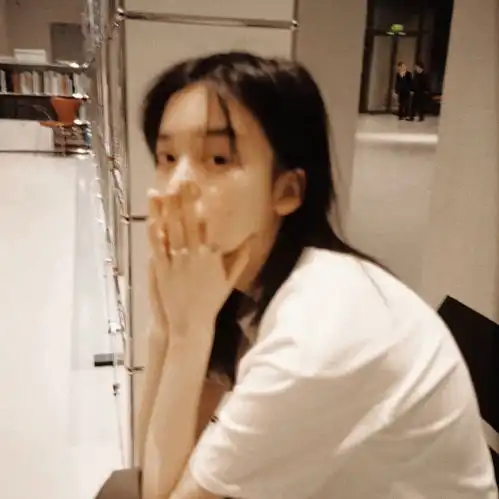  女生头像素颜女孩子头像,你可以帮我拧瓶盖吗