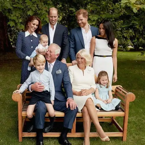  惊查尔斯王子有私生子在澳洲昆州一男子声称自己是查尔斯与卡米拉的儿子,拿出照片作证并要求作dna鉴定