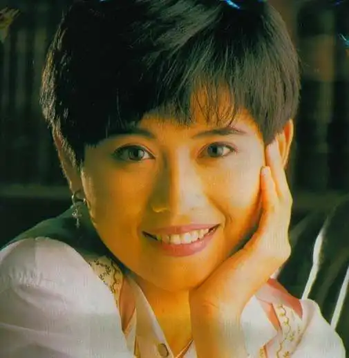  香港女星与内地小伙姐弟恋这5对幸福美满,最大的差12岁