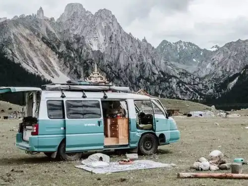  这对异想天开的小情侣把家装进4㎡房车,7个月环游大半个中国,低成本还超浪漫50个有意思的人