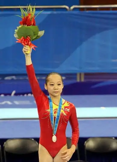 中国体操界的小精灵,身高1米4无人敢追,如今美如天使渴望爱情