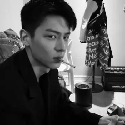  头像男高级质感冷淡风