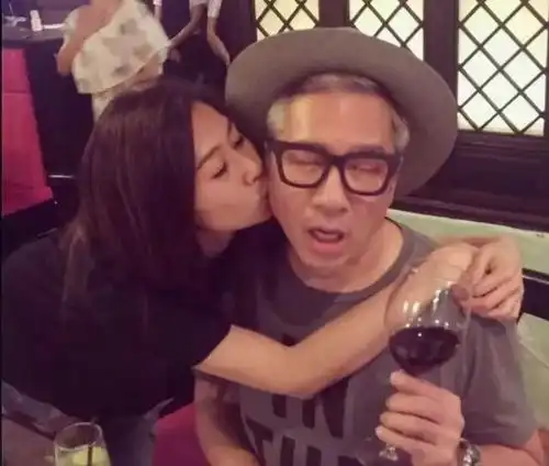 和已婚导演暧昧,挨个敲监制门讨要角色,胡定欣离巢后黑历史被扒
